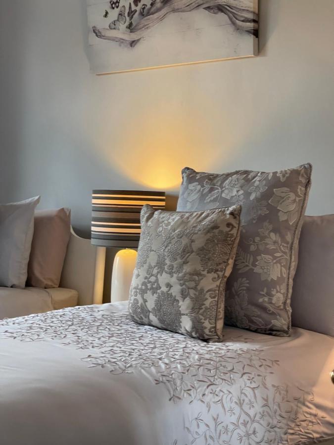 Greenfields Country House Latton Bagian luar foto