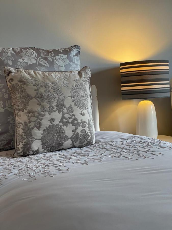 Greenfields Country House Latton Bagian luar foto