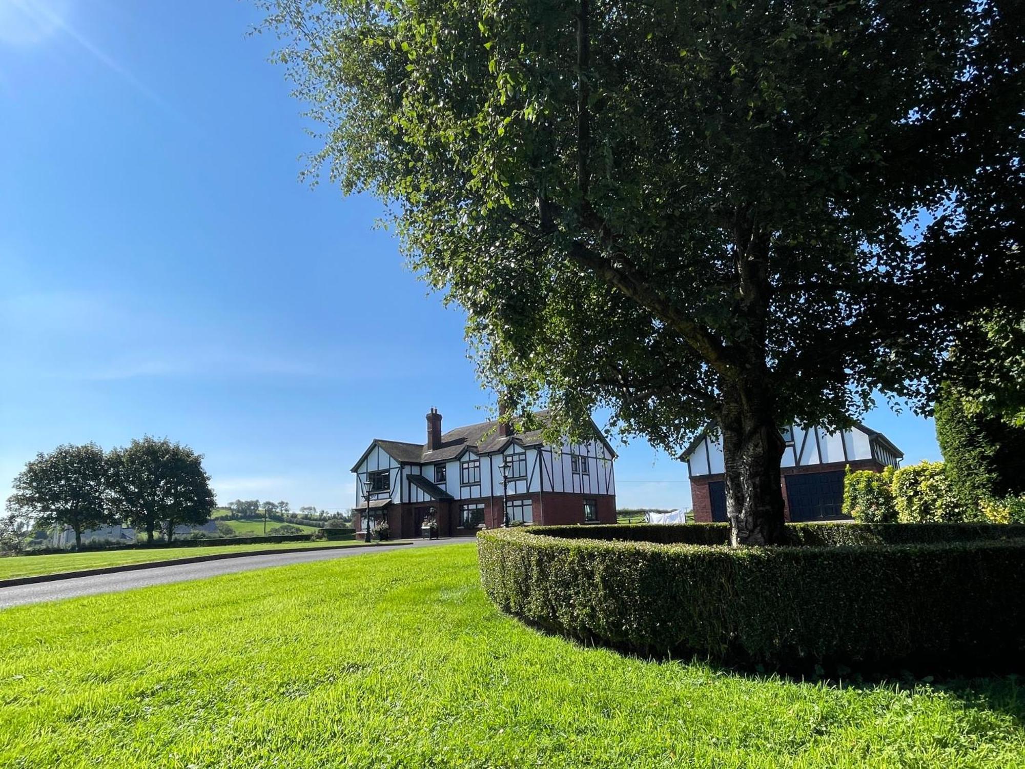 Greenfields Country House Latton Bagian luar foto